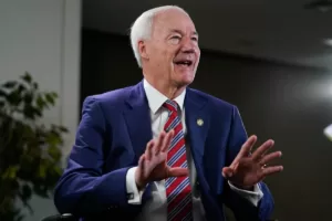 Read more about the article Secret Text-For-Pay Campaign Takes Asa Hutchinson from Zero to Hero!